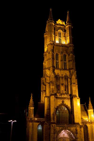 FH_110128_15600.jpg - Gent - LIchtfestival - 27/28/29 januari 2011 - St Baafs Kathedraal