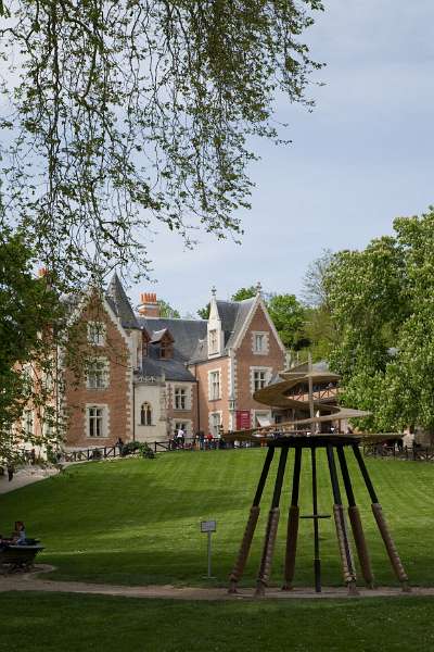 FH_080503_E55143.jpg - Chateau du Clos Lucé