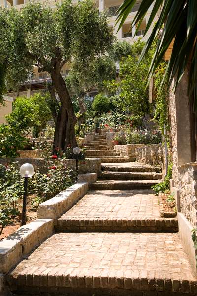 FH_0806_045_5600.jpg - Grecotel Eva Palace - Stairs to level 00