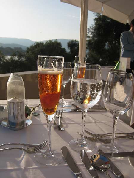 FH_0806_204_IX0179.jpg - Grecotel Eva Palace - lobster dinner - Cheers!