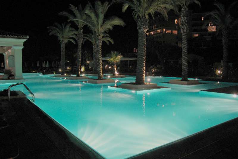 FH_0806_212_IX0193.jpg - Grecotel Eva Palace - the pool at night