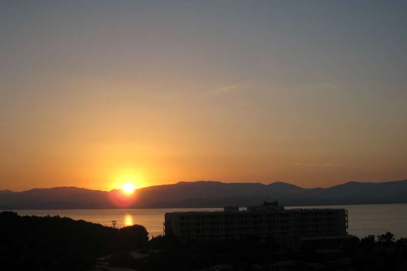 FH_0806_335_IX0225.jpg - Grecotel Eva Palace - view from room 315 - sunrise over the mountains of Albania