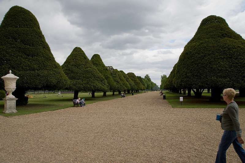 FH_090522_7985.jpg - Hampton Court Palace - Britain - The Great Fountain Garden