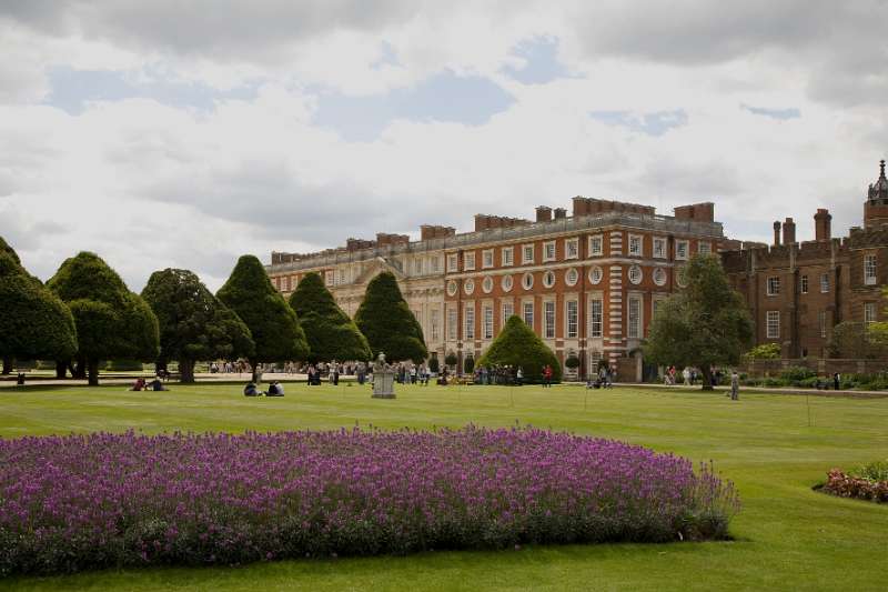 FH_090522_7995.jpg - Hampton Court Palace - Britain - The Great Fountain Garden