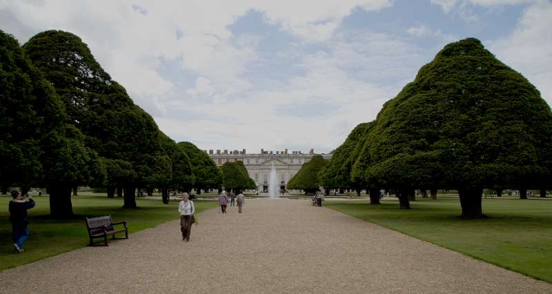 FH_090522_8002.jpg - Hampton Court Palace - Britain - The Great Fountain Garden