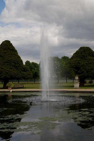 FH_090522_8004.jpg - Hampton Court Palace - Britain - The Great Fountain Garden