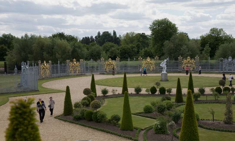 FH_090522_8014.jpg - Hampton Court Palace - Britain - The Privy Garden