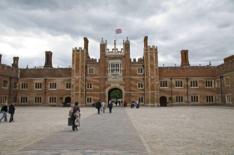 FH_090522_8091.jpg - Hampton Court Palace - Britain - The West Gate