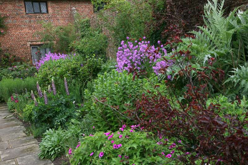 FH_090525_8416.jpg - Sissinghurst Castle Garden - The Top Courtyard - The Purple Border