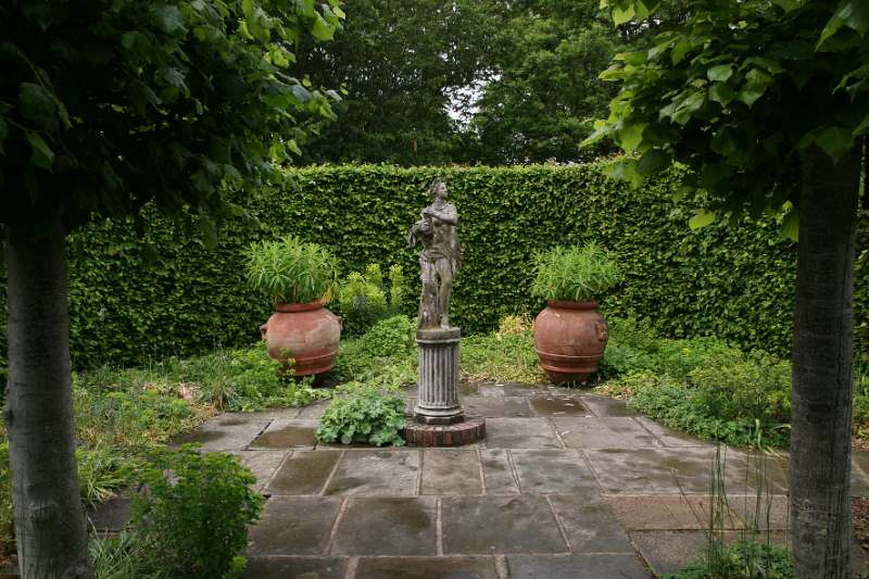 FH_090525_8462.jpg - Sissinghurst Castle Garden - The Lime Walk