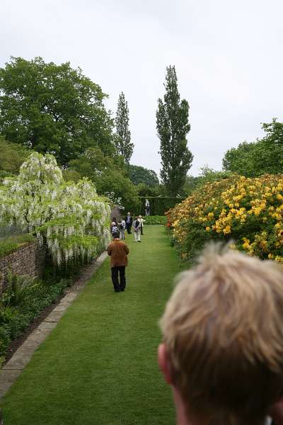 FH_090525_8490.jpg - Sissinghurst Castle Garden - The Moat Walk