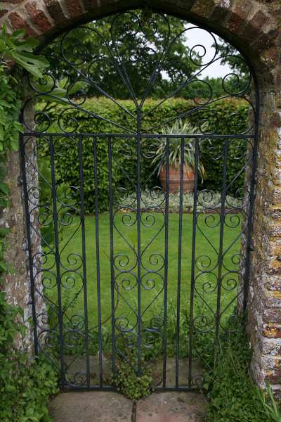 FH_090525_8530.jpg - Sissinghurst Castle Garden - Gate to the Private Garden