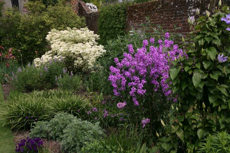 FH_090525_8545.jpg - Sissinghurst Castle Garden - The Top Courtyard