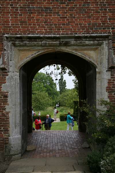 FH_090525_8547.jpg - Sissinghurst Castle Garden - Garden Entrance