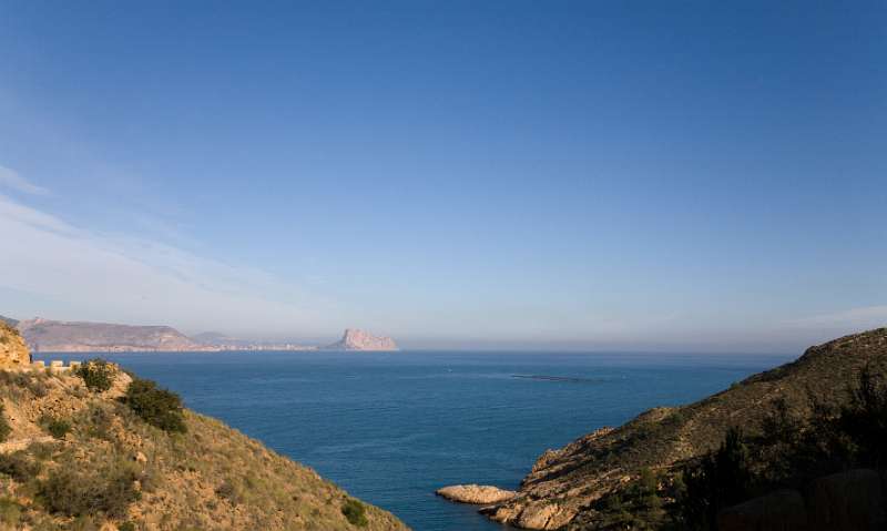 FH_091230_11008.jpg - Routa d' El Faro - Punta Bombarda - Albir - Spain - View on Calpe (Ifach)