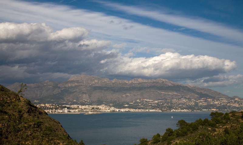 FH_091230_11017.jpg - Routa d' El Faro - Punta Bombarda - Albir - Spain - View on Altea