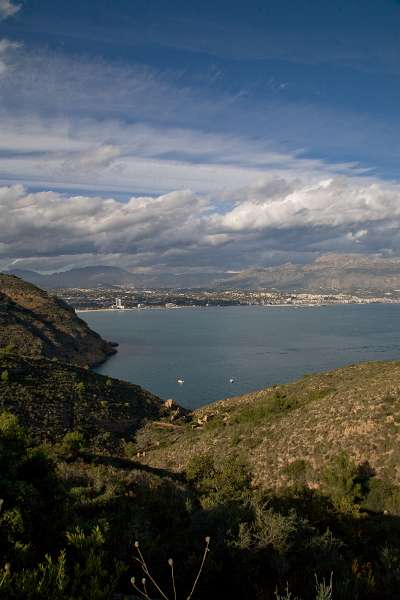 FH_091230_11022.jpg - Routa d' El Faro - Punta Bombarda - Albir - Spain - View on Altea