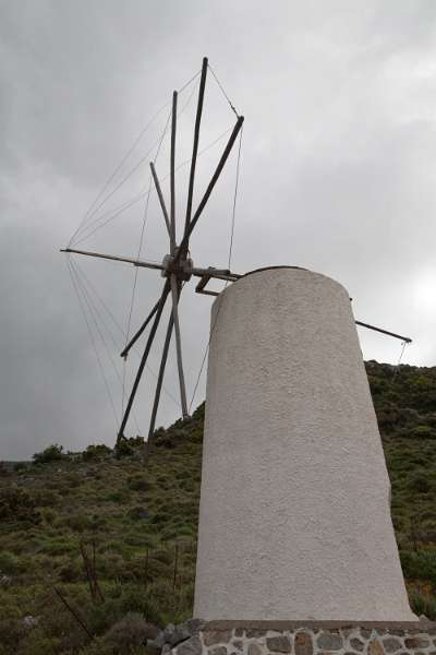 Kreta_1198.JPG - Kreta, op weg naar de Lassíthi hoogvlakte, molens in Kéra